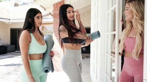 Kali Roses, Violet Myers & Carolina Cortez