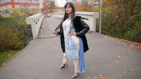 Public Agent - Aaliyah Yasin - The Present in the Pocket